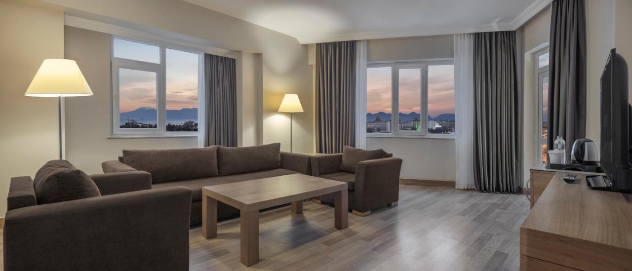 Wyndham Garden Lara Hotel Antalya Ngoại thất bức ảnh